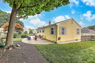 8 Halsey St, North Providence, RI 02911 - Photo 26