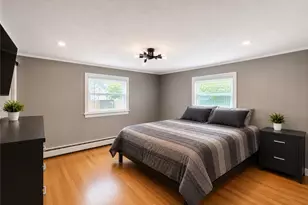 31 Foster St, Pawtucket, RI 02861 - Photo 6