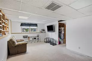 25 Oakridge Ct, Warwick, RI 02886 - Photo 26