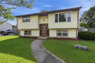 25 Oakridge Ct, Warwick, RI 02886 - Photo 1
