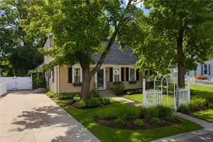 59 Pinecrest Dr, Pawtucket, RI 02861 - Photo 2