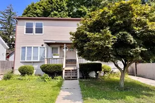 32 Bowles Ct, Pawtucket, RI 02860 - Photo 2