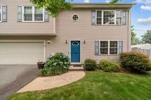 19 Desmar Ct, Warwick, RI 02889 - Photo 2