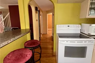 105 Burgess Ave, Pawtucket, RI 02861 - Photo 4