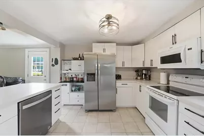32 Equestrian Way, Cranston, RI 02921 - Photo 10