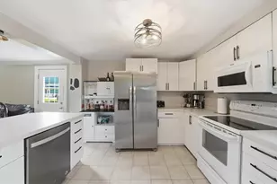 32 Equestrian Wy, Cranston, RI 02921 - Photo 10