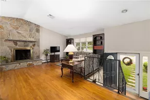 24 Morton Ave, Johnston, RI 02919 - Photo 8