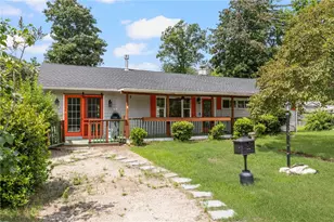 37 Gerald St, Warwick, RI 02886 - Photo 2
