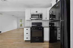 37 Gerald St, Warwick, RI 02886 - Photo 6