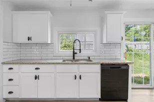 37 Gerald St, Warwick, RI 02886 - Photo 4