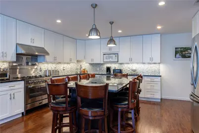 14 Clinton Avenue #3, Jamestown, RI 02835 - Photo 4