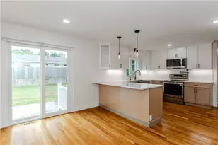 8 Barnes St, Smithfield, RI 02828 - Photo 12