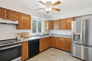 2 Lafayette Dr, Bristol, RI 02809 - Photo 12