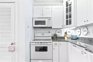 97 Narragansett Ave, Newport, RI 02840 - Photo 10