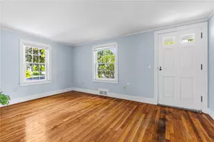24 Magnolia St, Warwick, RI 02889 - Photo 8
