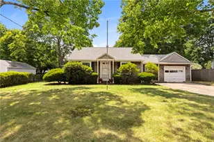24 Magnolia St, Warwick, RI 02889 - Photo 2