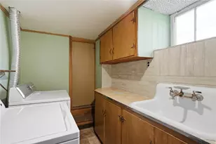 110 Mt Pleasant Ave, Providence, RI 02906 - Photo 36