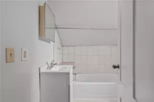 15 Judith St, Providence, RI 02909 - Photo 32