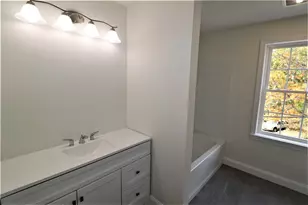 121 Hillcrest Ave, Providence, RI 02909 - Photo 10