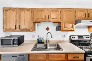 34 Village Ct, West Warwick, RI 02893 - Photo 2