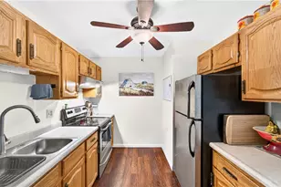 34 Village Ct, West Warwick, RI 02893 - Photo 4