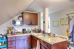 390 Hope St, Providence, RI 02906 - Photo 2