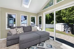 5 Halsey Rd, Woonsocket, RI 02895 - Photo 10