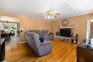 5 Halsey Rd, Woonsocket, RI 02895 - Photo 2