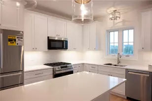 35 Bunker Hill Crossing, Portsmouth, RI 02871 - Photo 2