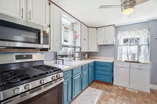 94 Westcott Ave, Cranston, RI 02910 - Photo 4