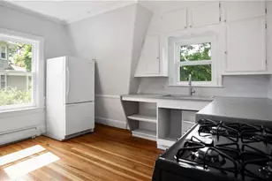 27 Hillside Ave, Providence, RI 02906 - Photo 18