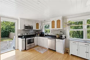 76 Redwood Rd, Portsmouth, RI 02871 - Photo 14