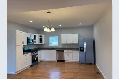 184 Avenue C #M3, Woonsocket, RI 02895 - Photo 2