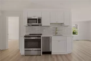17 Dearborn St, Newport, RI 02840 - Photo 14