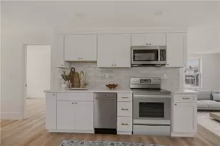 17 Dearborn St, Newport, RI 02840 - Photo 8