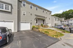 565 Quaker Ln, West Warwick, RI 02893 - Photo 2