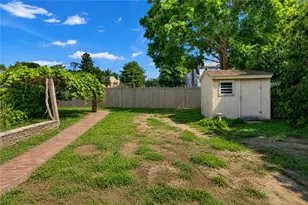 53 Maple Ave, Barrington, RI 02806 - Photo 24