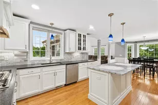 14 Longbrook Dr, Cumberland, RI 02864 - Photo 6