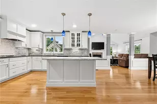 14 Longbrook Dr, Cumberland, RI 02864 - Photo 4
