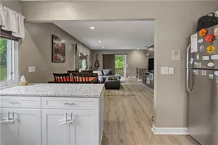 494 Round Hill Ct, Warwick, RI 02886 - Photo 8