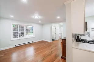 25 Pleasant Ave, Narragansett, RI 02882 - Photo 14