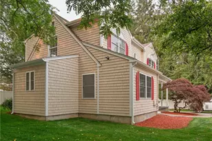 25 Pleasant Ave, Narragansett, RI 02882 - Photo 2