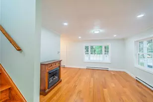 25 Pleasant Ave, Narragansett, RI 02882 - Photo 10