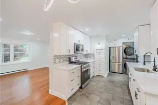 25 Pleasant Ave, Narragansett, RI 02882 - Photo 12