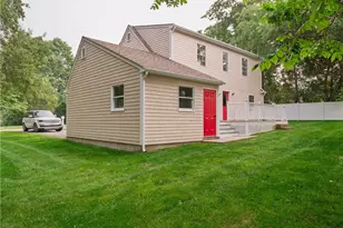 25 Pleasant Ave, Narragansett, RI 02882 - Photo 4