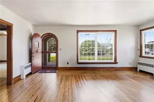247 W Main Rd, Middletown, RI 02842 - Photo 6