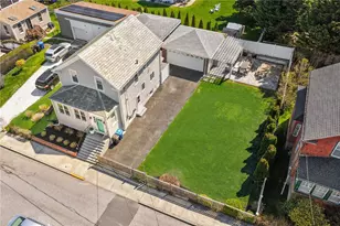 4 Vaughn Ave, Newport, RI 02840 - Photo 2
