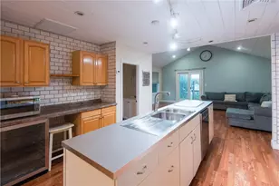 13 Island Ave, Portsmouth, RI 02871 - Photo 4