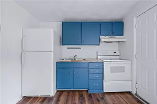 27 South St, West Warwick, RI 02893 - Photo 2