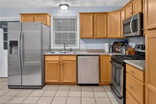87 N Bend St, Pawtucket, RI 02860 - Photo 6